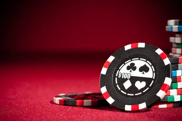 Live dealer announcing draw results